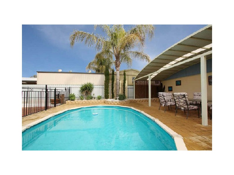 21 Geoffery Ave, Valley View SA 5093