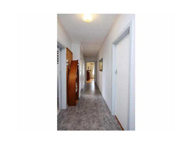 21 Geoffery Ave, Valley View SA 5093