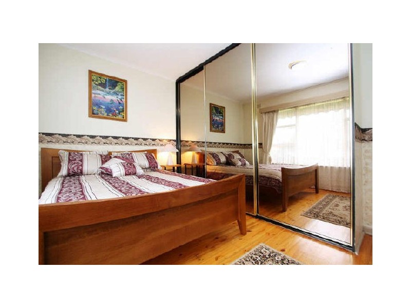 21 Geoffery Ave, Valley View SA 5093