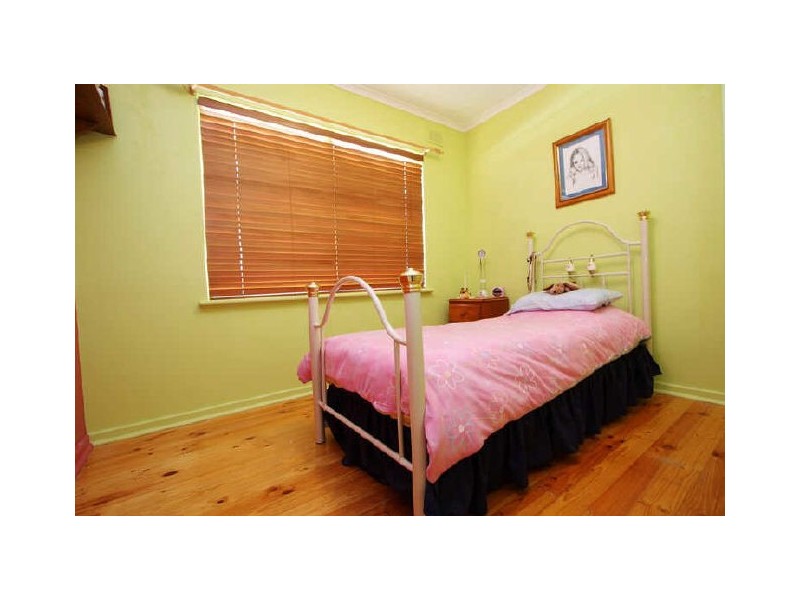 21 Geoffery Ave, Valley View SA 5093