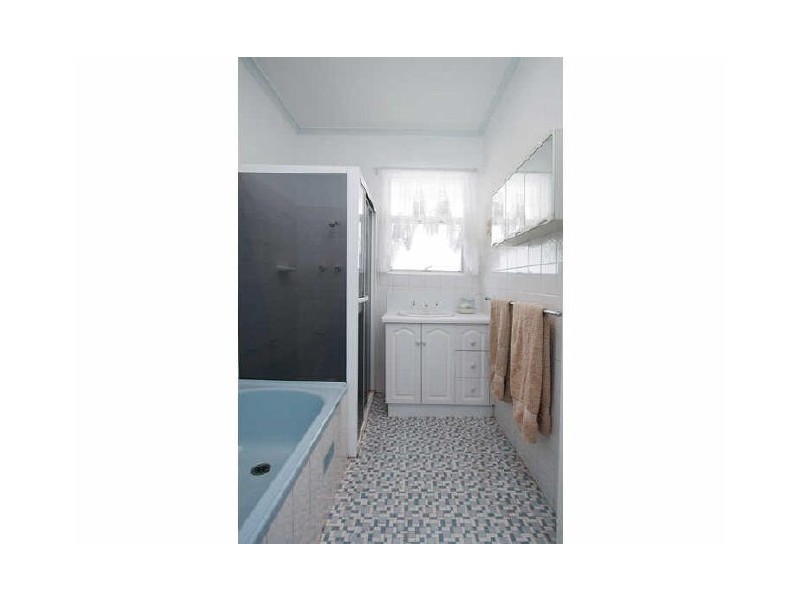 21 Geoffery Ave, Valley View SA 5093