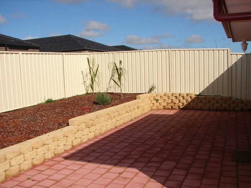 5 Strathmore Avenue, Smithfield SA 5114