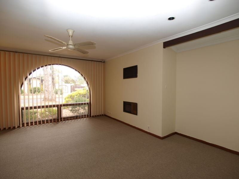 27 Grant Ave, Salisbury Downs SA 5108