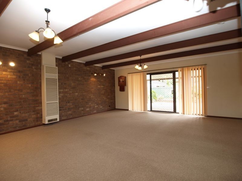 27 Grant Ave, Salisbury Downs SA 5108