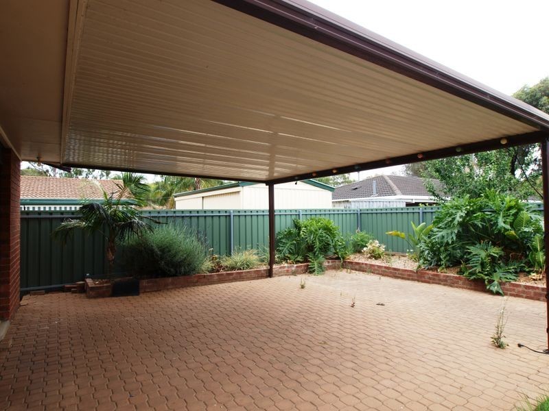27 Grant Ave, Salisbury Downs SA 5108