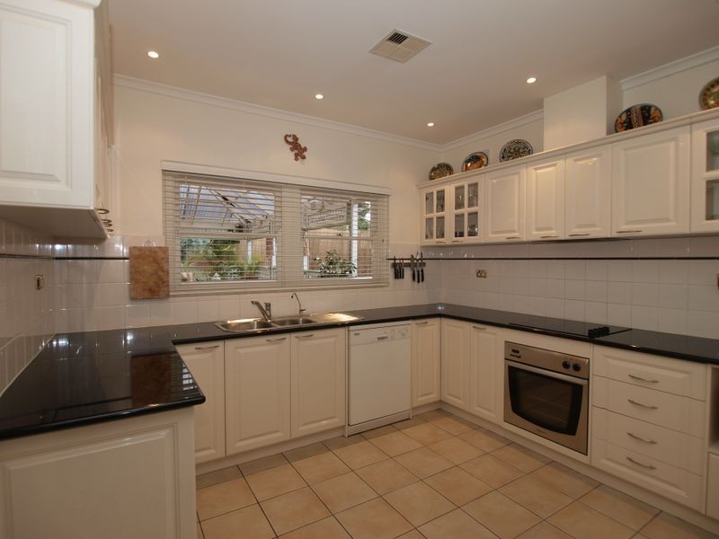 12 Dene Rd, Highbury SA 5089