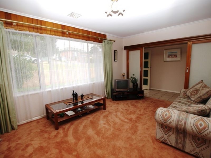 11 Ronald Road, Redwood Park SA 5097