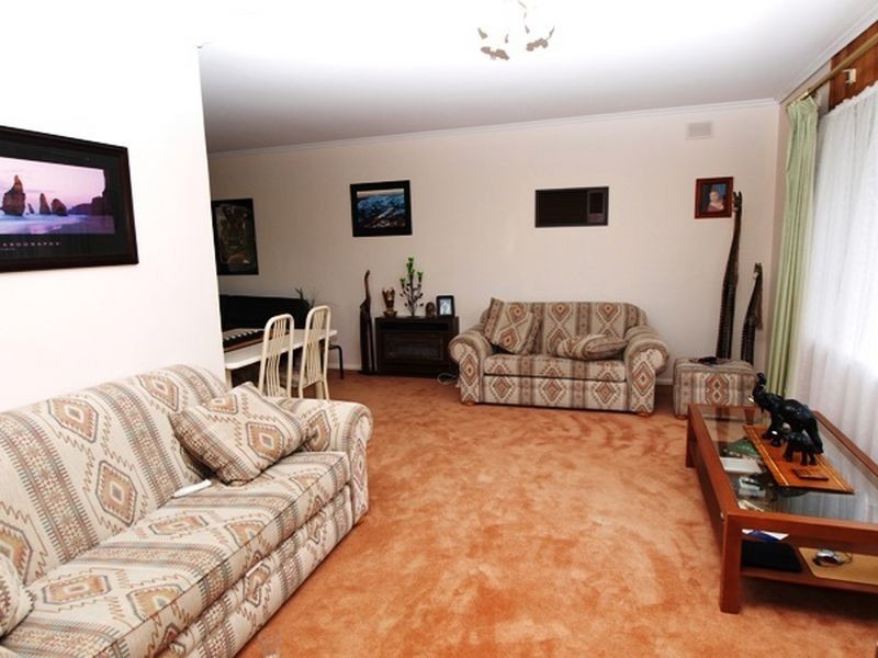 11 Ronald Road, Redwood Park SA 5097