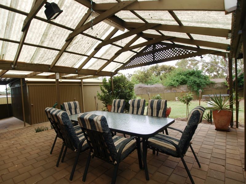 492 Grenfell Rd, Fairview Park SA 5126