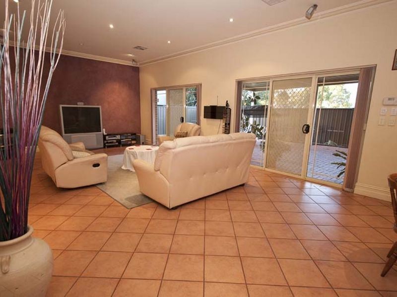 20 Rivett Avenue, Fulham Gardens SA 5024