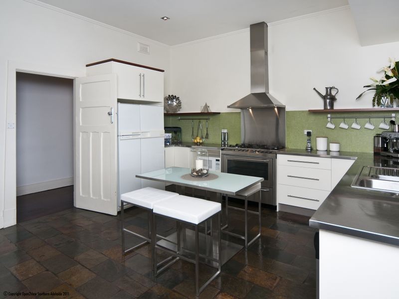 112 Seaview Rd, Tennyson SA 5022