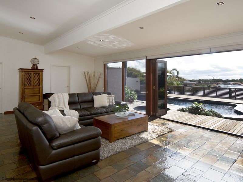 112 Seaview Rd, Tennyson SA 5022