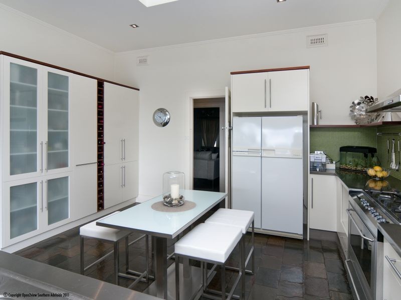 112 Seaview Rd, Tennyson SA 5022