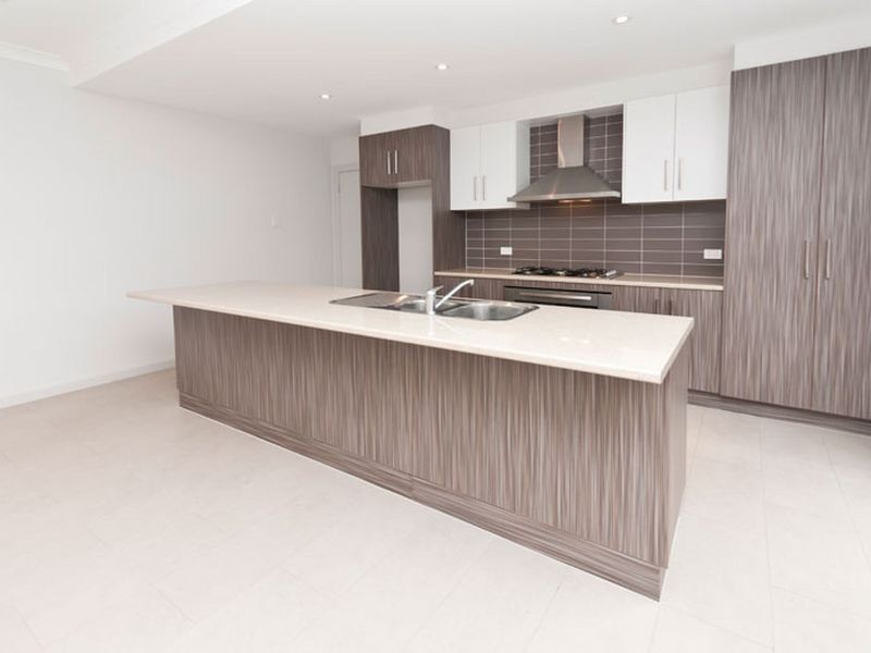 19 Hammond Rd, Findon SA 5023