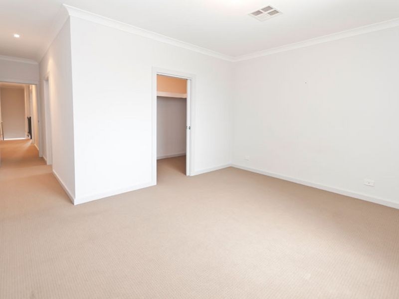 19 Hammond Rd, Findon SA 5023