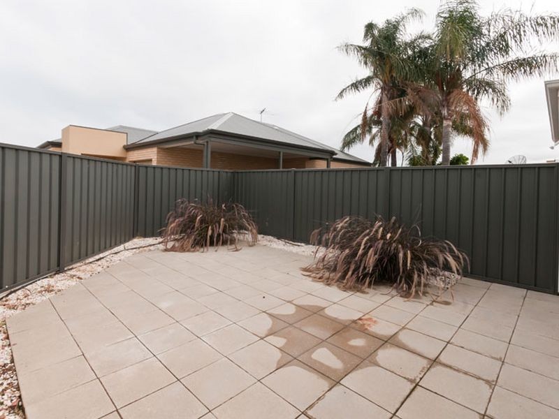 19 Hammond Rd, Findon SA 5023