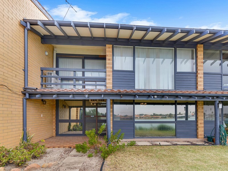2/78 Military Road, Tennyson SA 5022