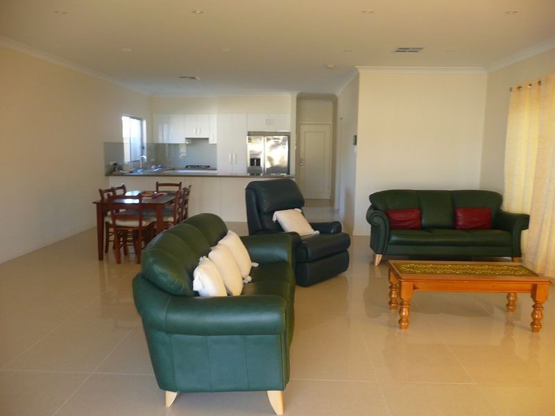 8 Hewitt Crescent, Woodville South SA 5011