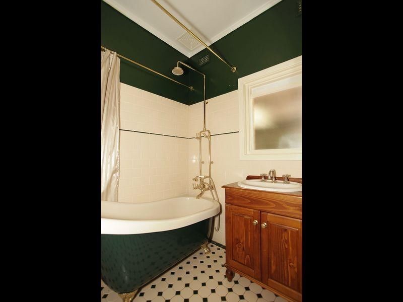 18 Victor Ave, Woodville West SA 5011