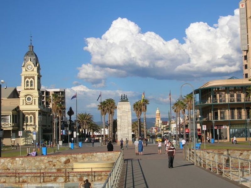 4A Pier St, Glenelg SA 5045