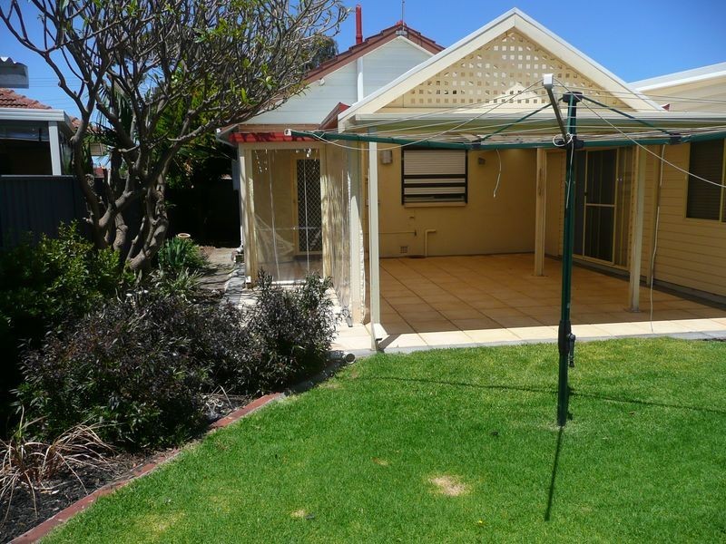 9 Colin St, Findon SA 5023