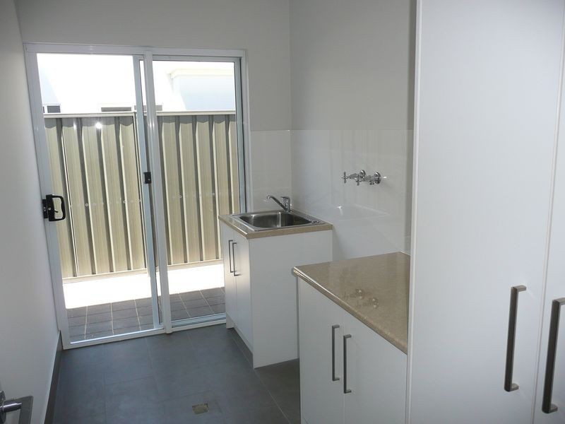 19 Hammond Rd, Findon SA 5023