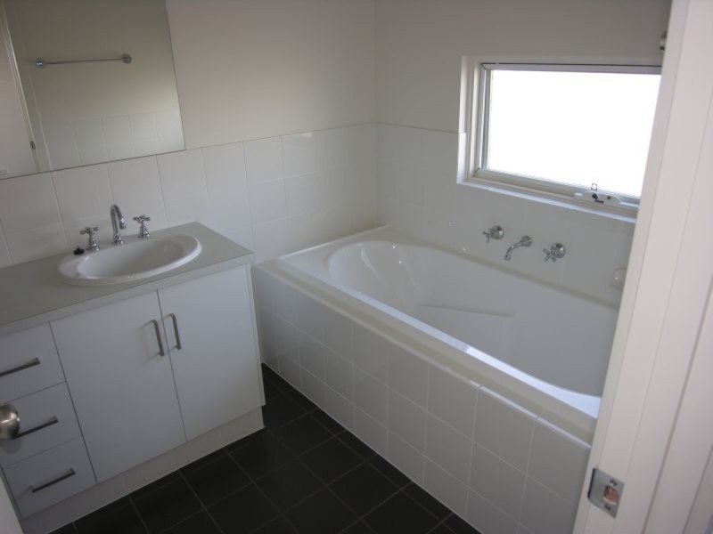 8 Waterton Lane, Mawson Lakes SA 5095