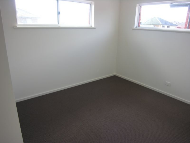 8 Waterton Lane, Mawson Lakes SA 5095