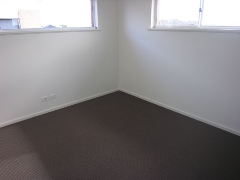 8 Waterton Lane, Mawson Lakes SA 5095