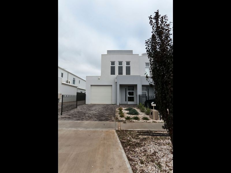 19 Hammond Rd, Findon SA 5023