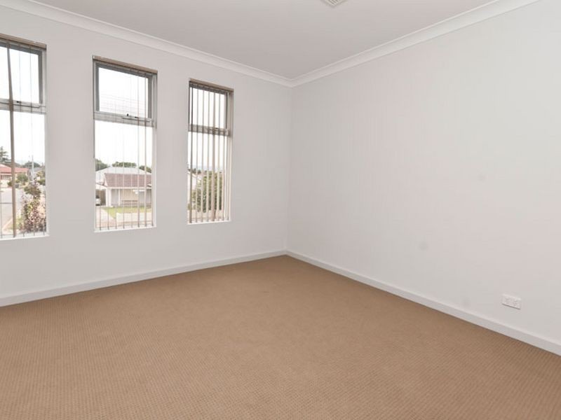 19 Hammond Rd, Findon SA 5023