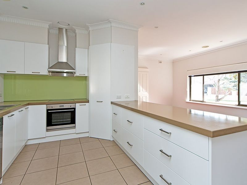 2 Nikola Rd, Largs North SA 5016