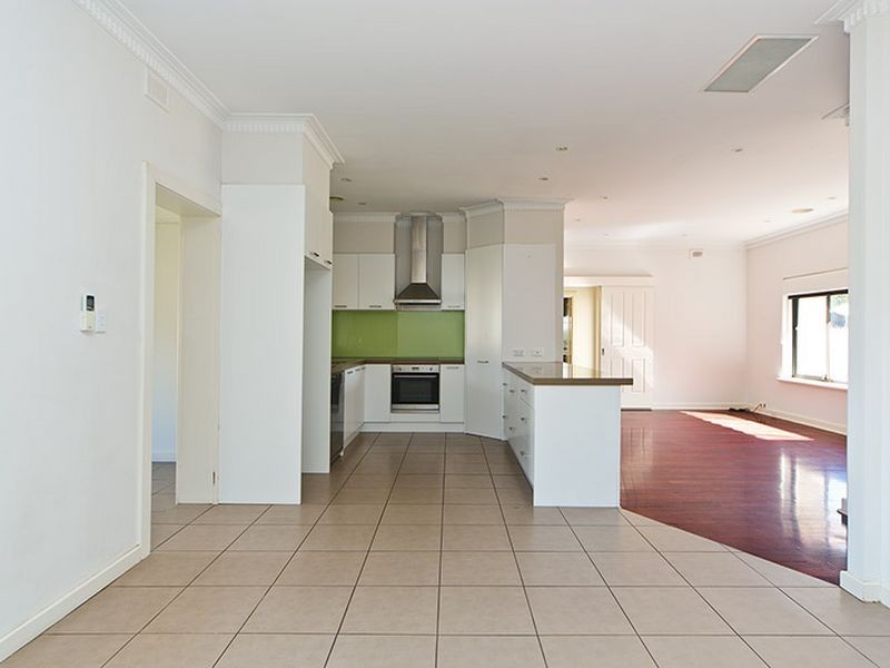 2 Nikola Rd, Largs North SA 5016