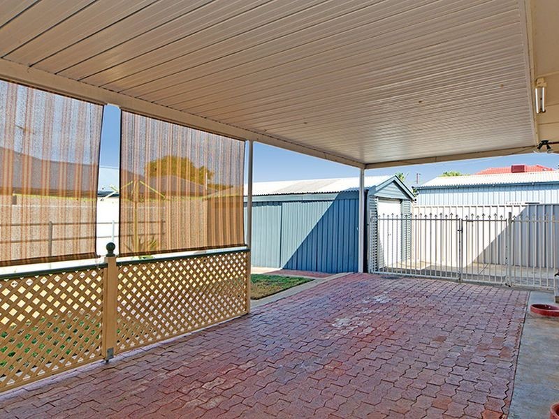 2 Nikola Rd, Largs North SA 5016