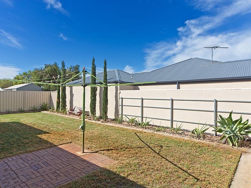 2 Nikola Rd, Largs North SA 5016