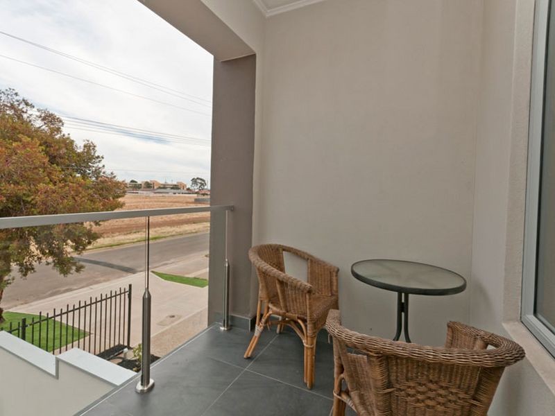 25A Bridgman Rd, Findon SA 5023