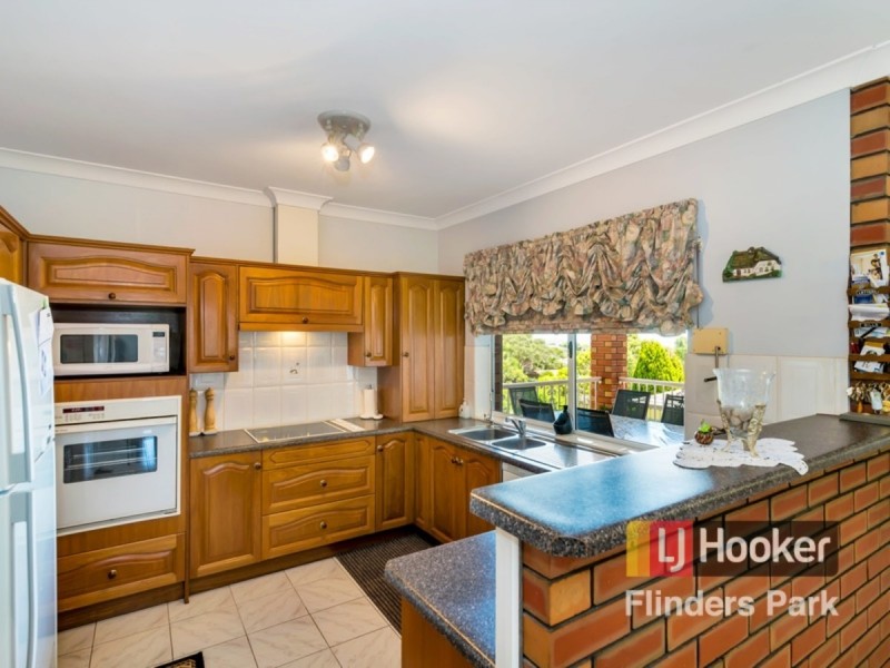 4 Parkeston Court, Para Hills SA 5096