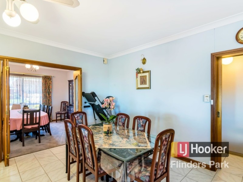 4 Parkeston Court, Para Hills SA 5096