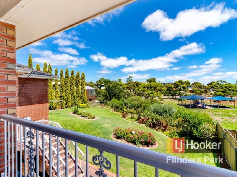 4 Parkeston Court, Para Hills SA 5096