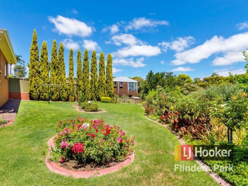 4 Parkeston Court, Para Hills SA 5096