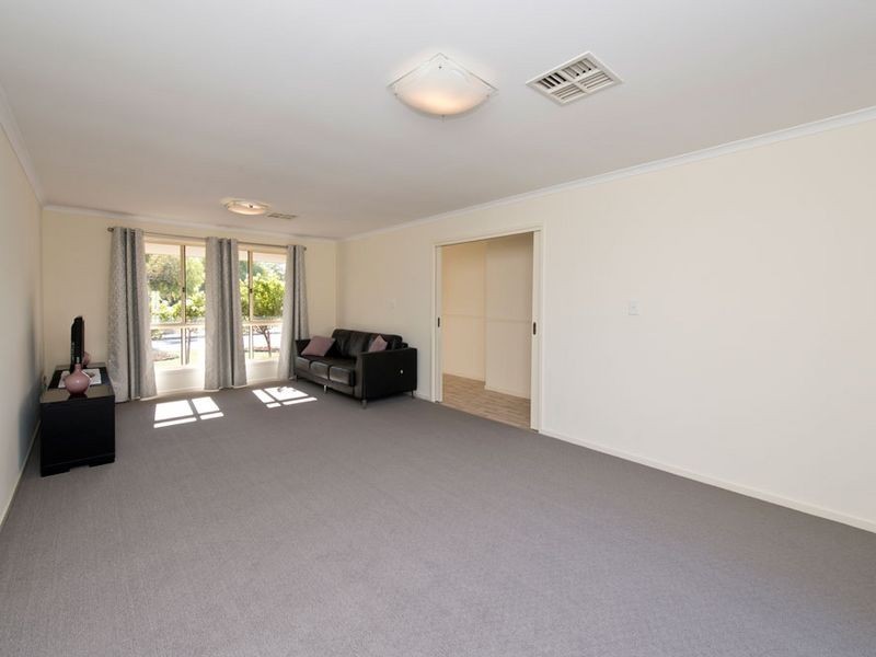 11 Springwood Ave, Parafield Gardens SA 5107