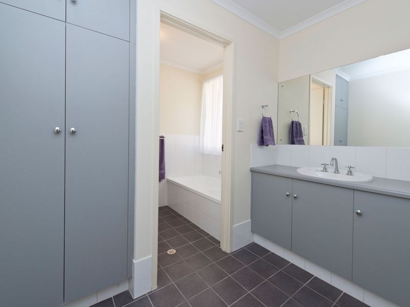 11 Springwood Ave, Parafield Gardens SA 5107