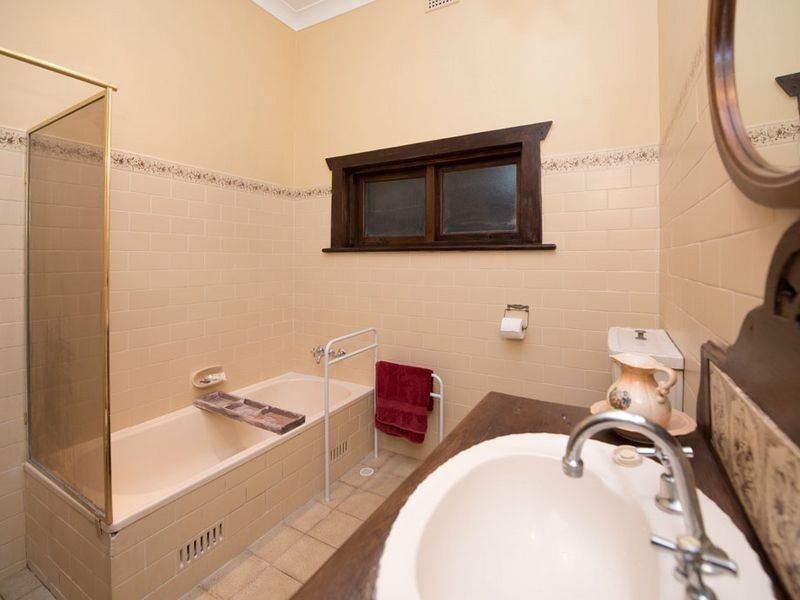 17 Richard St, Findon SA 5023