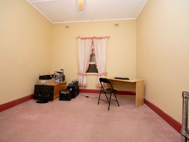 17 Richard St, Findon SA 5023