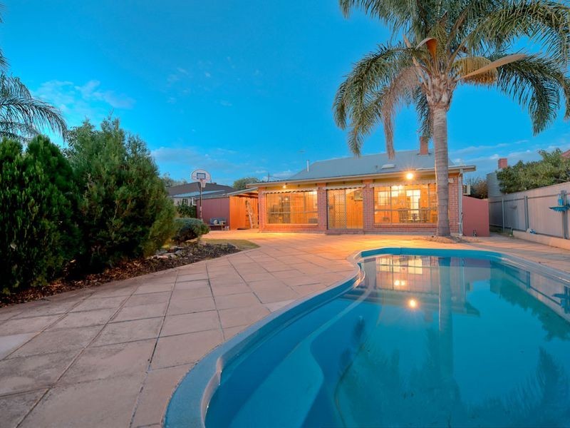 17 Richard St, Findon SA 5023