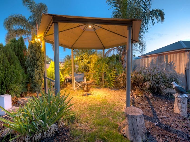 17 Richard St, Findon SA 5023