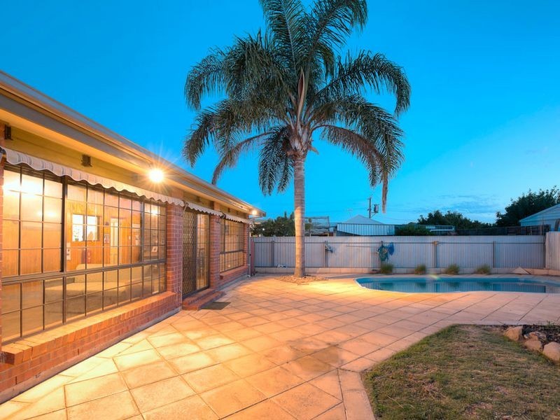 17 Richard St, Findon SA 5023