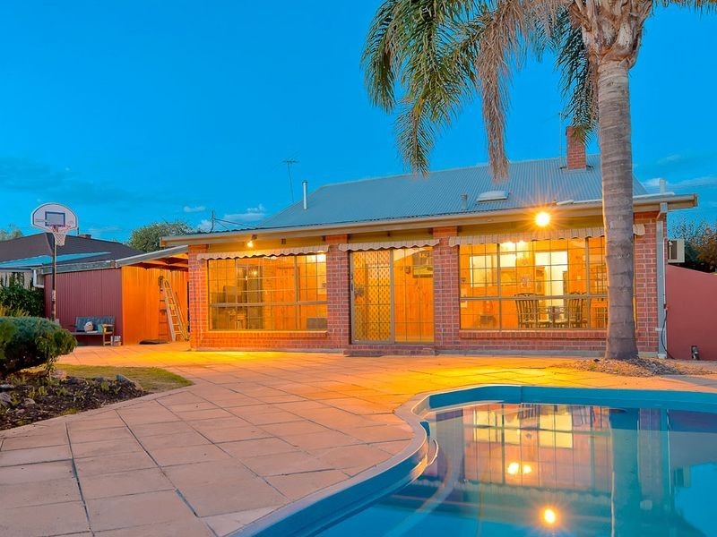 17 Richard St, Findon SA 5023
