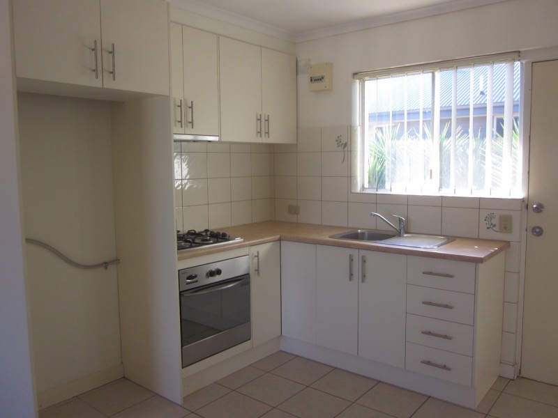 2/4 Saltash Avenue, Christies Beach SA 5165