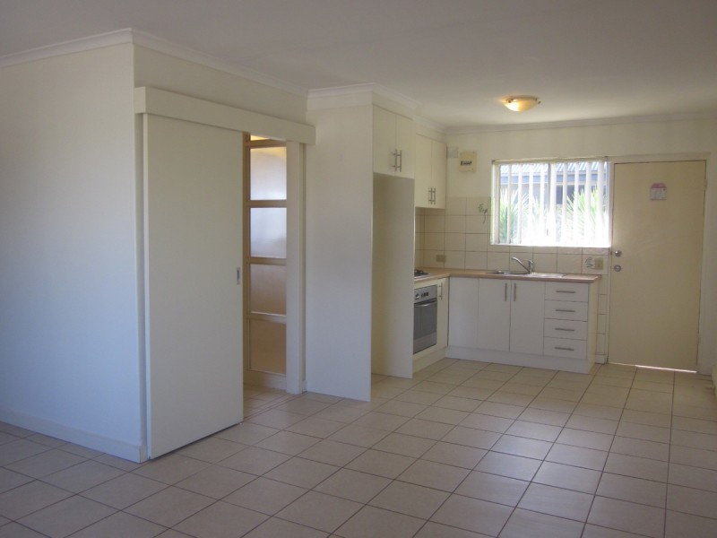 2/4 Saltash Avenue, Christies Beach SA 5165